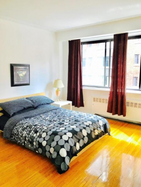 Stylish Montreal Apartment: Comfortable Stay in the Golden Square Mile
